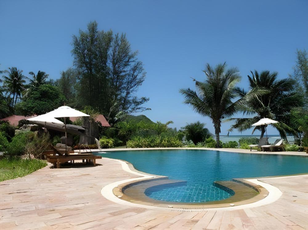 malibu beach bungalows