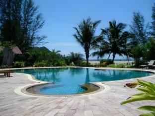 malibu beach bungalows