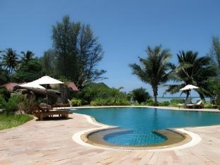 malibu beach bungalows