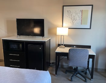 clarion pointe atlanta airport college park