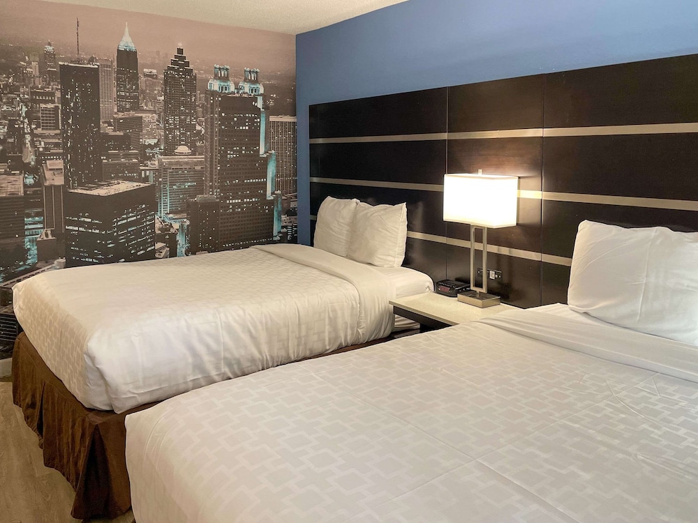 clarion pointe atlanta airport college park