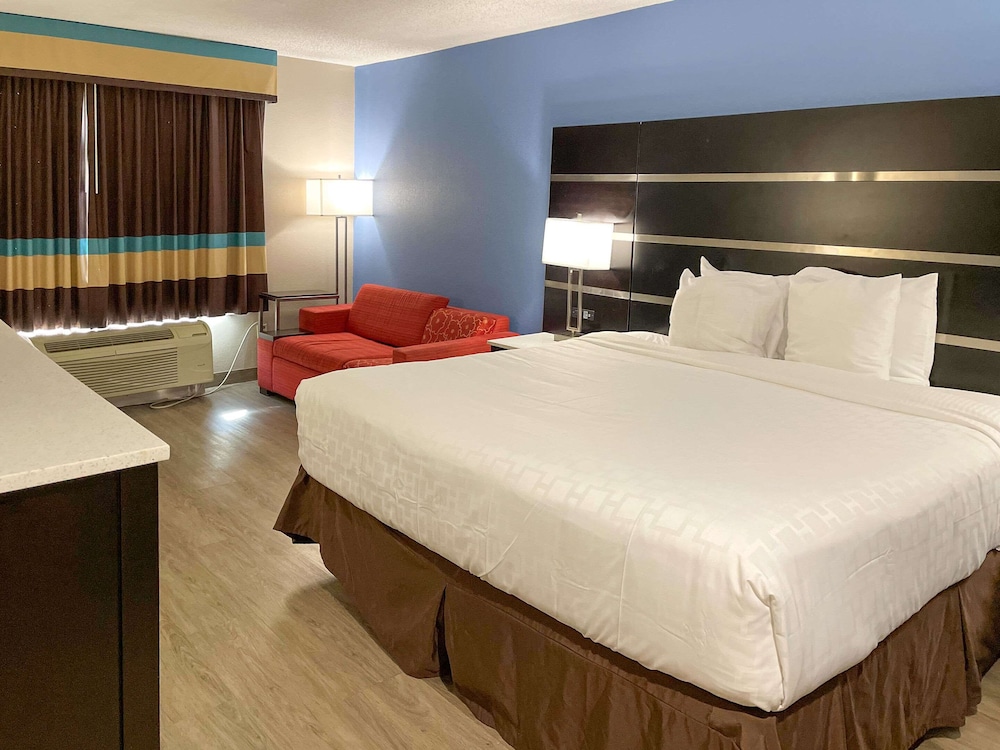 clarion pointe atlanta airport college park
