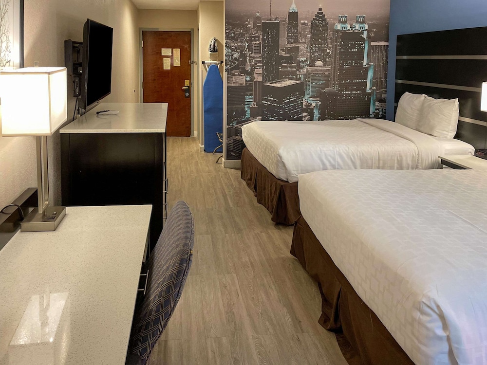 clarion pointe atlanta airport college park