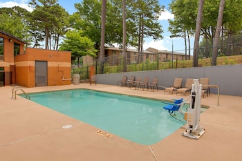 clarion pointe atlanta airport college park