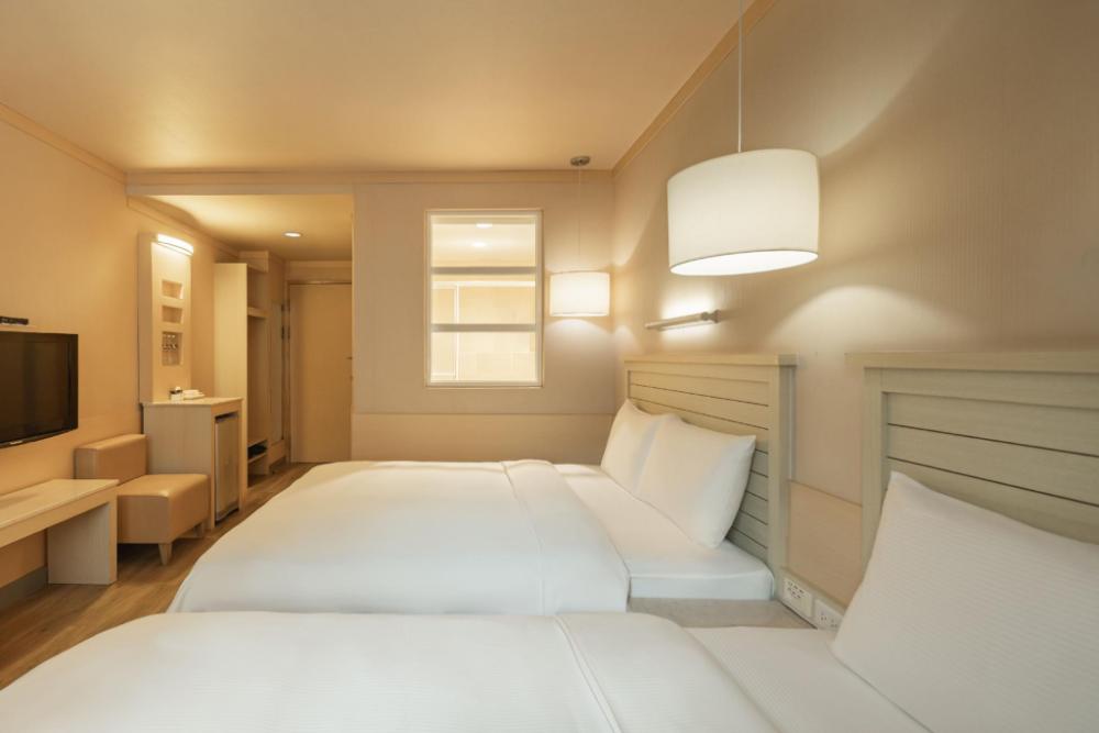 kindness hotel liouhe night market zhongzhen