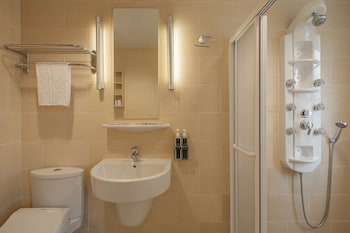 kindness hotel liouhe night market zhongzhen