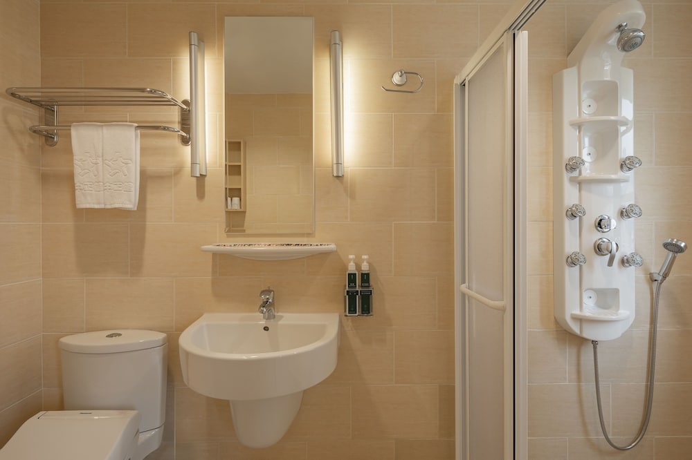 kindness hotel liouhe night market zhongzhen