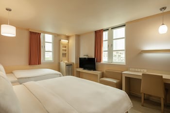 kindness hotel liouhe night market zhongzhen