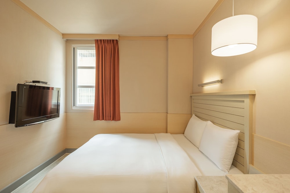 kindness hotel liouhe night market zhongzhen