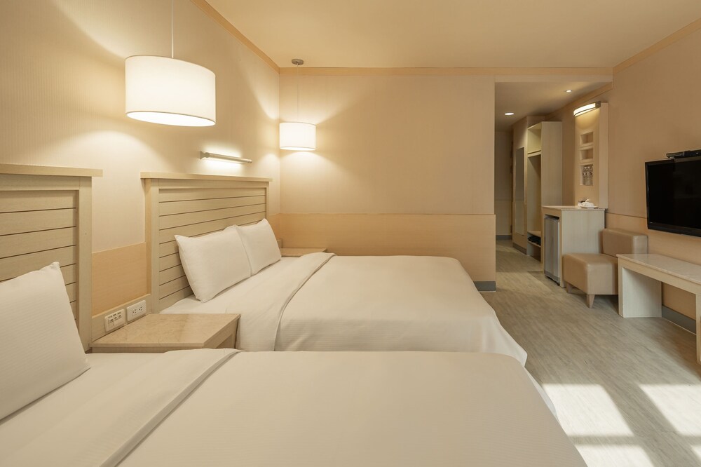 kindness hotel liouhe night market zhongzhen