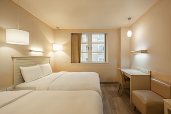 kindness hotel liouhe night market zhongzhen