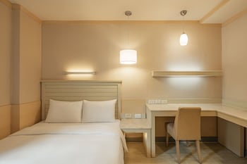 kindness hotel liouhe night market zhongzhen