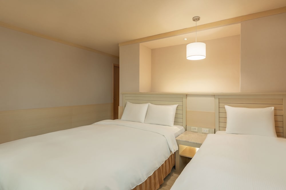 kindness hotel liouhe night market zhongzhen