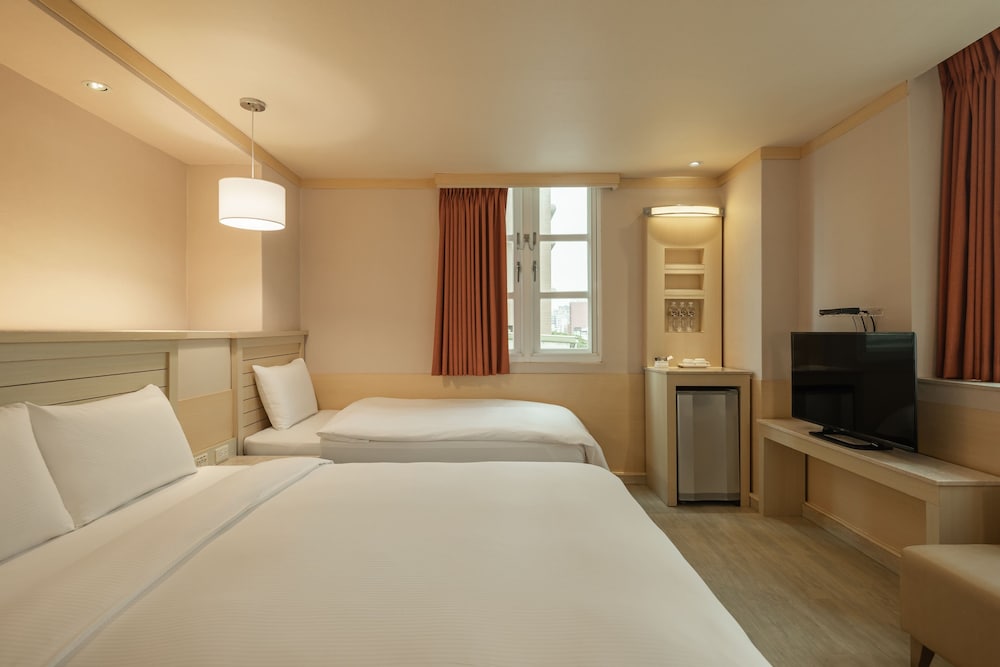 kindness hotel liouhe night market zhongzhen