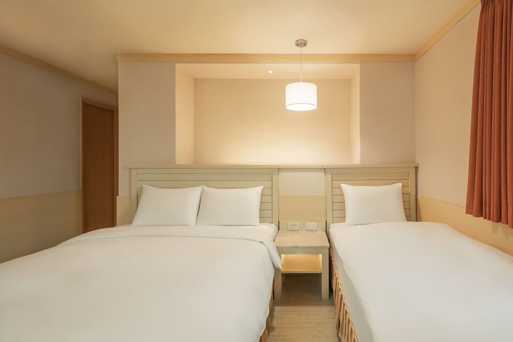 kindness hotel liouhe night market zhongzhen