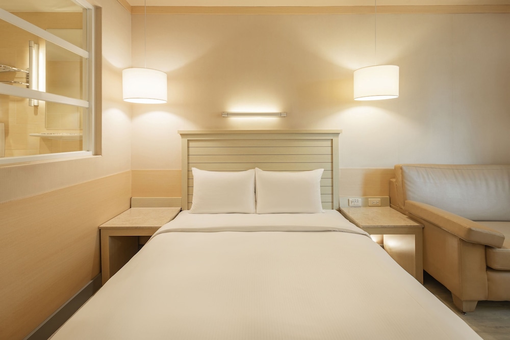 kindness hotel liouhe night market zhongzhen