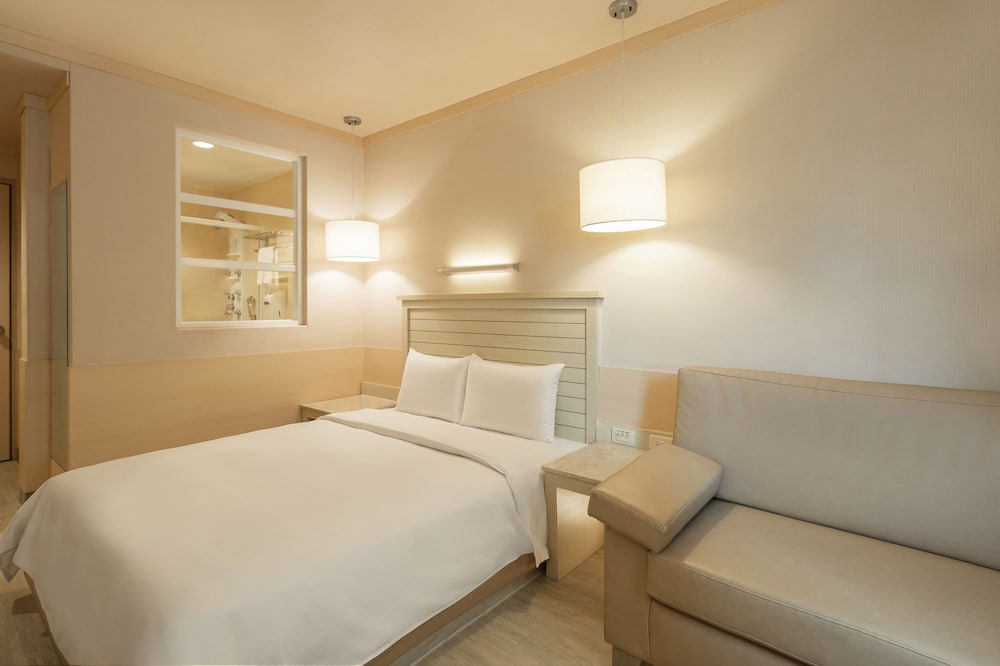 kindness hotel liouhe night market zhongzhen