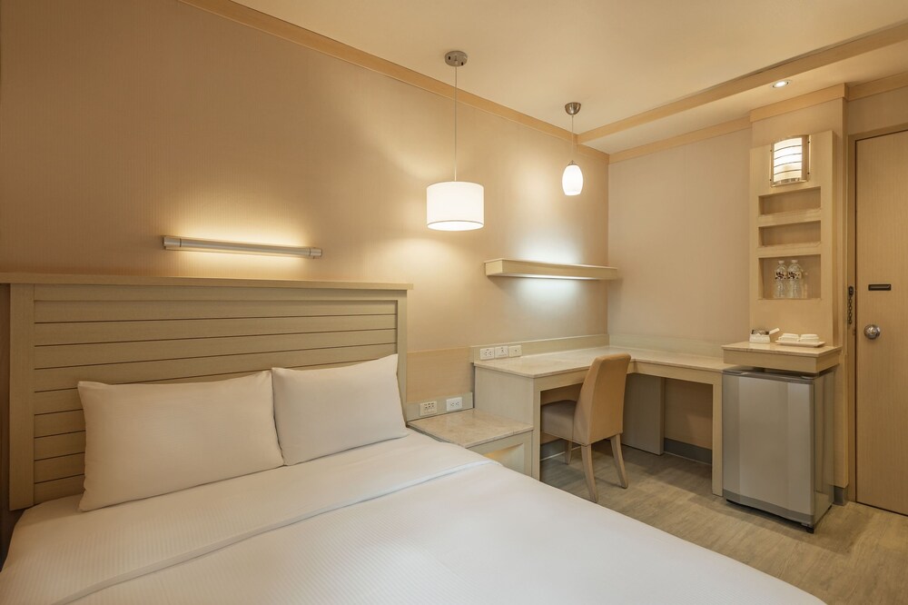 kindness hotel liouhe night market zhongzhen