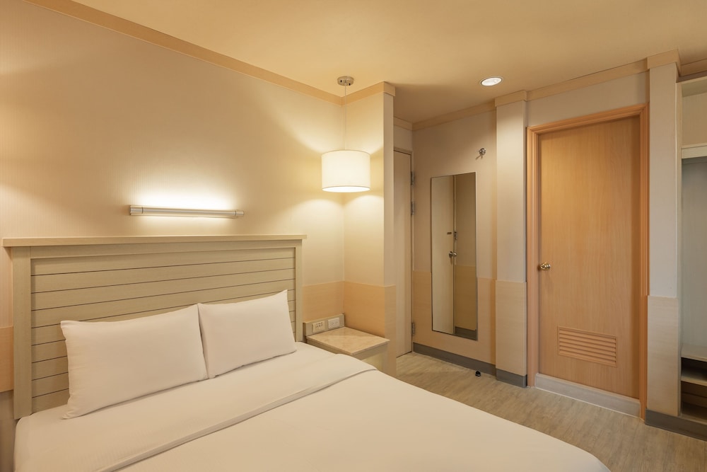 kindness hotel liouhe night market zhongzhen