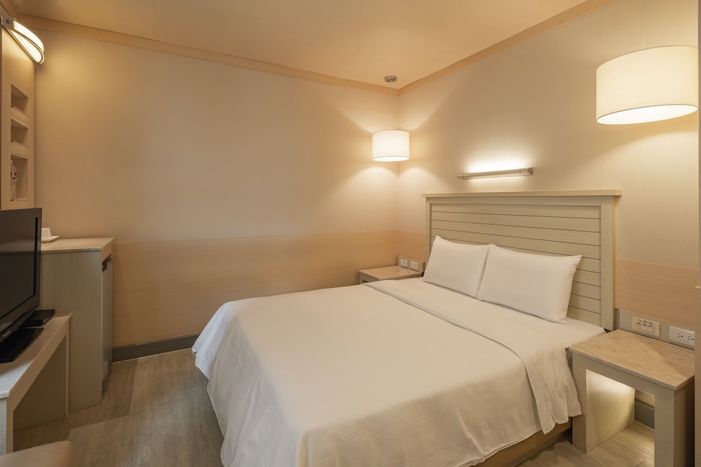 kindness hotel liouhe night market zhongzhen