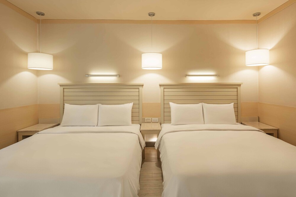 kindness hotel liouhe night market zhongzhen