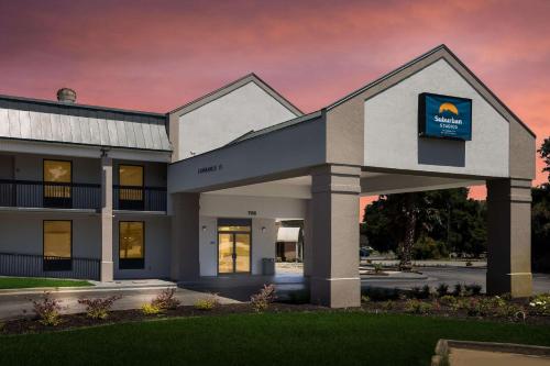suburban studios hinesville oglethorpe