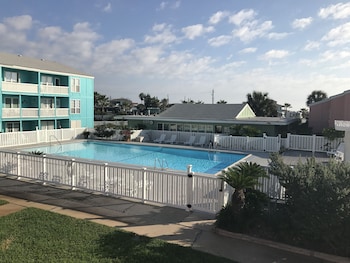 executive keys condominiums on the beach