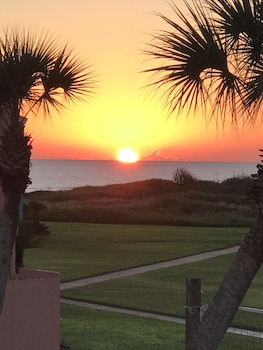 executive keys condominiums on the beach