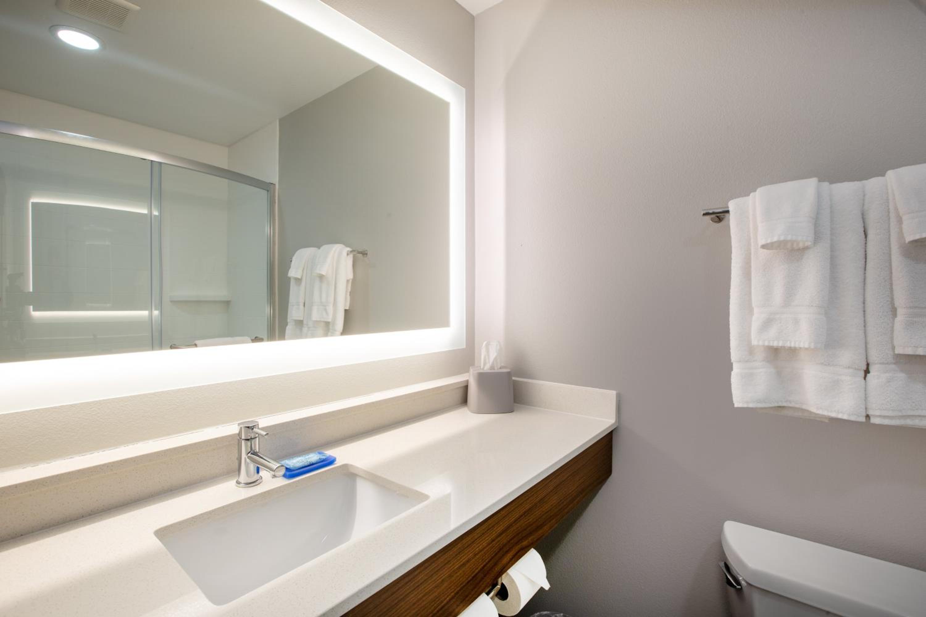 holiday inn express hotel and suites columbus by ihg