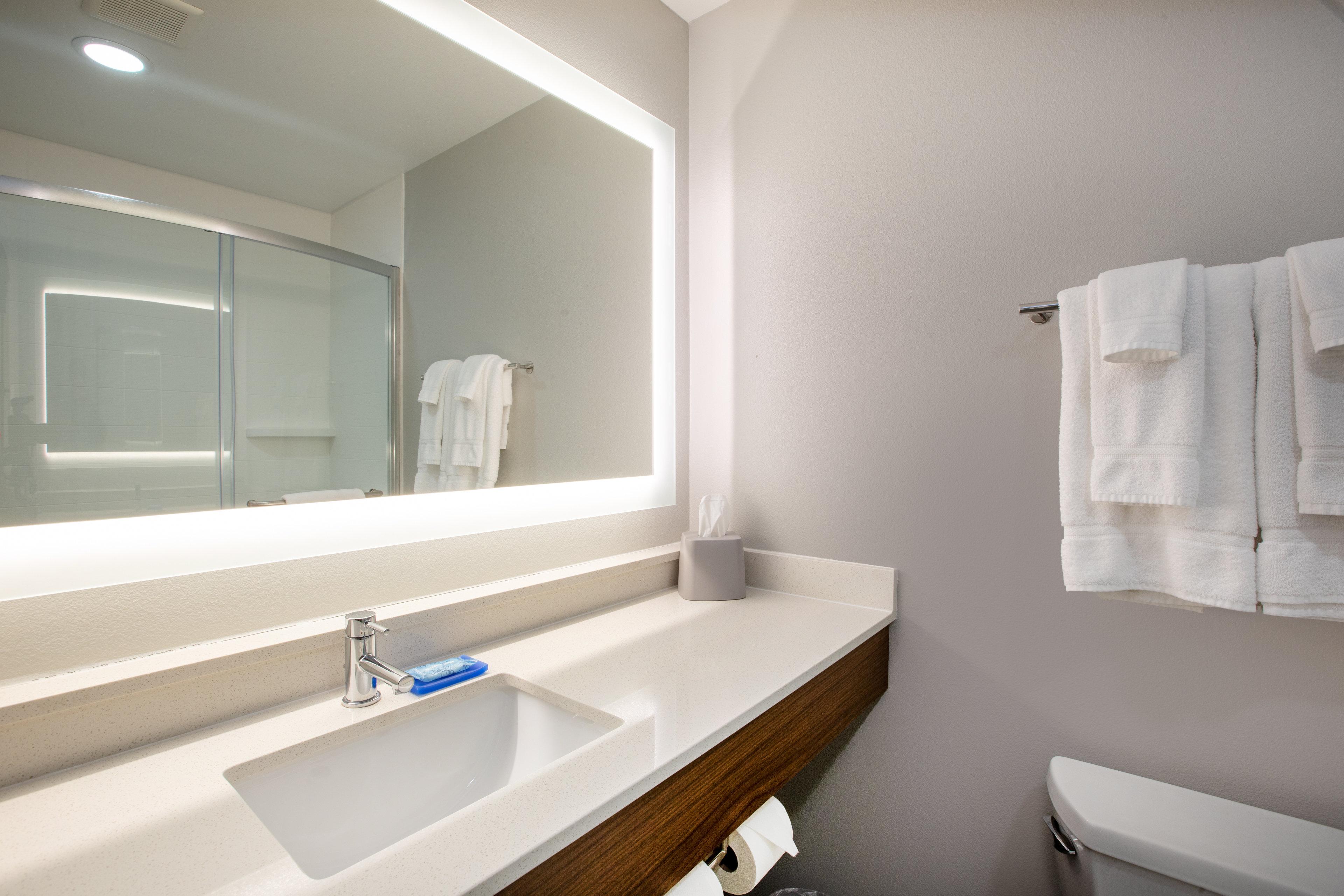 holiday inn express hotel and suites columbus by ihg