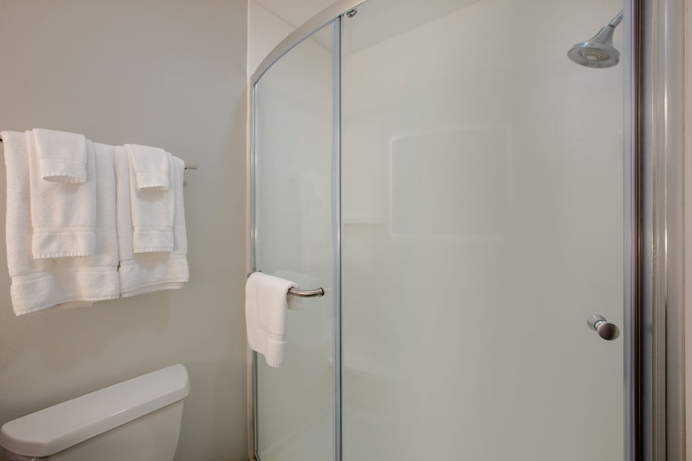 holiday inn express hotel and suites columbus by ihg