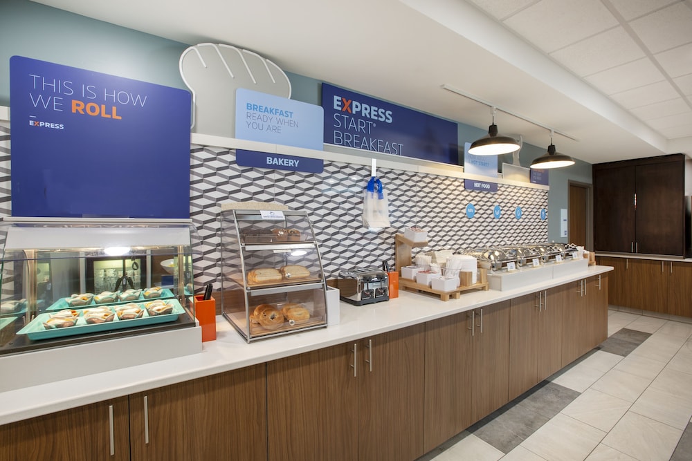 holiday inn express hotel and suites columbus by ihg