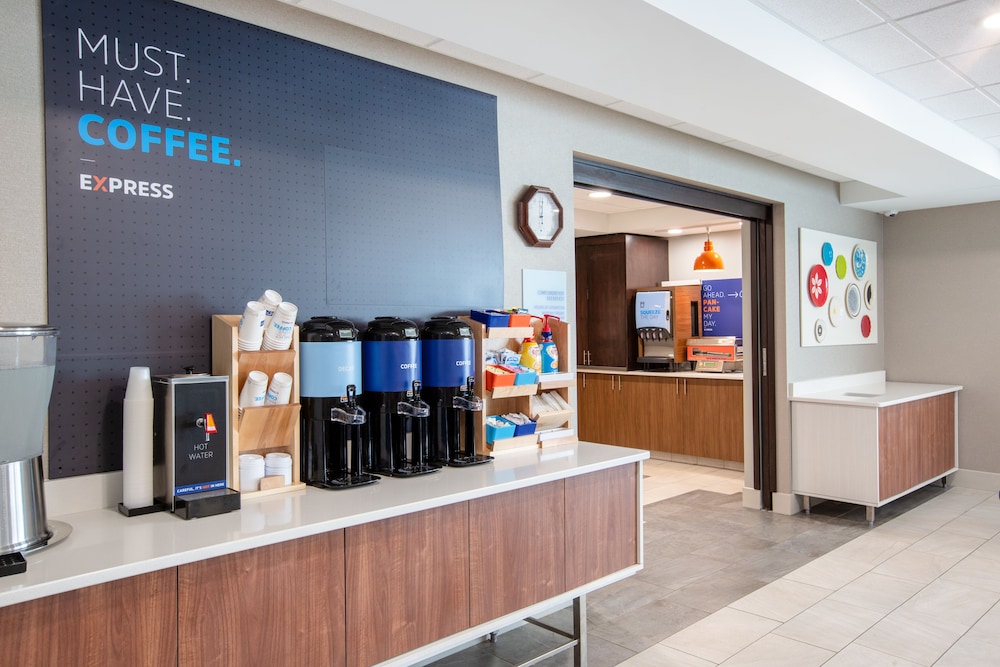 holiday inn express hotel and suites columbus by ihg