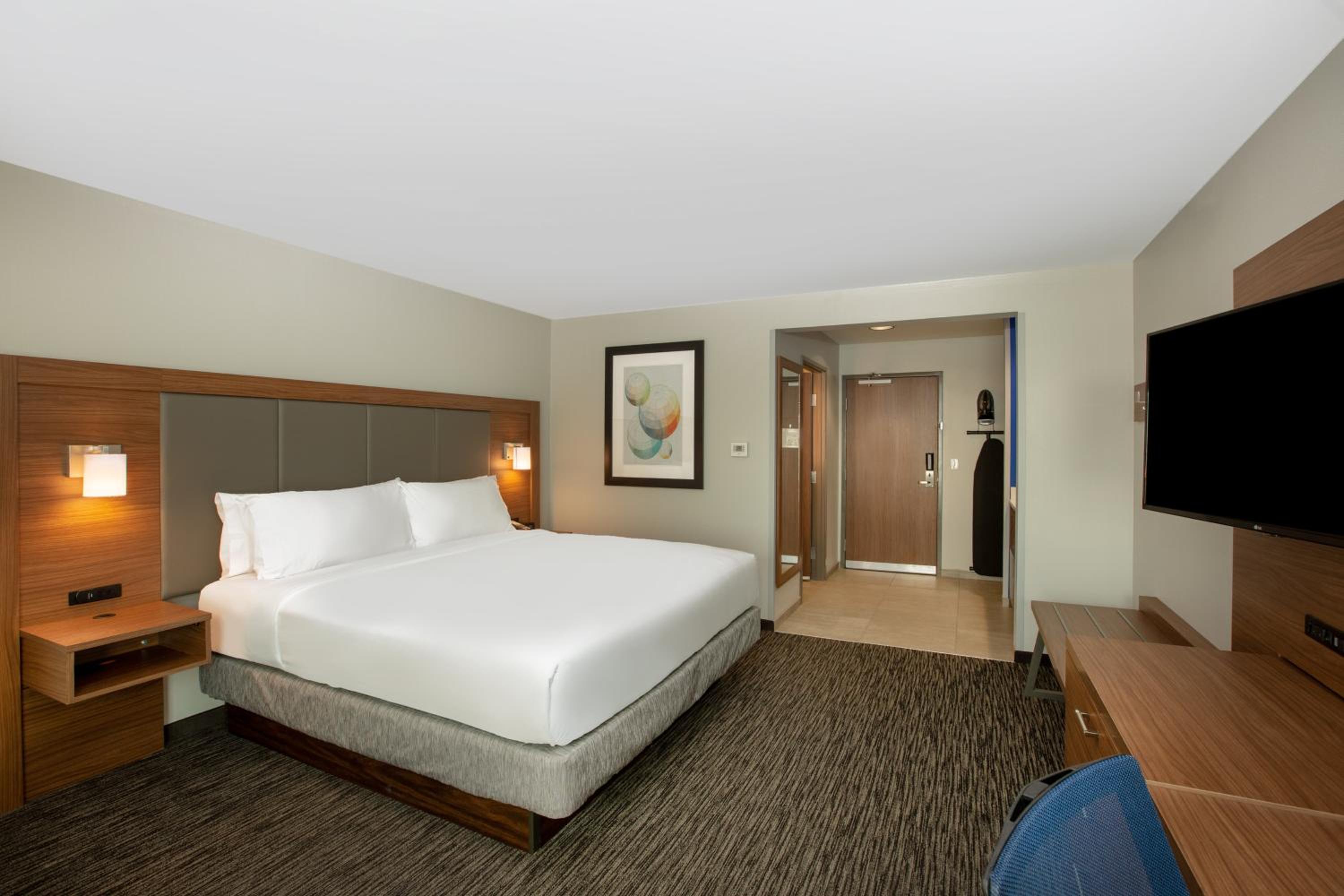 holiday inn express hotel and suites columbus by ihg