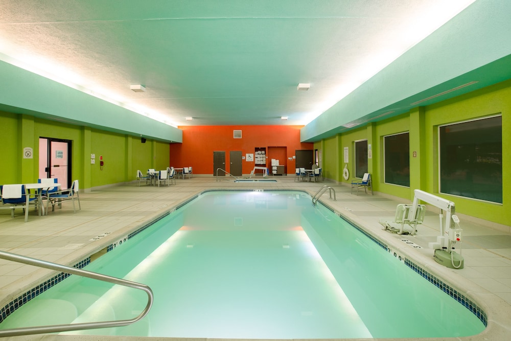 holiday inn express hotel and suites columbus by ihg