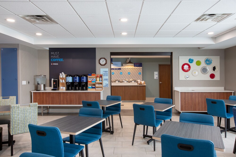 holiday inn express hotel and suites columbus by ihg