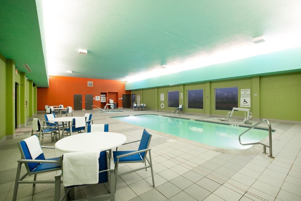 holiday inn express hotel and suites columbus by ihg