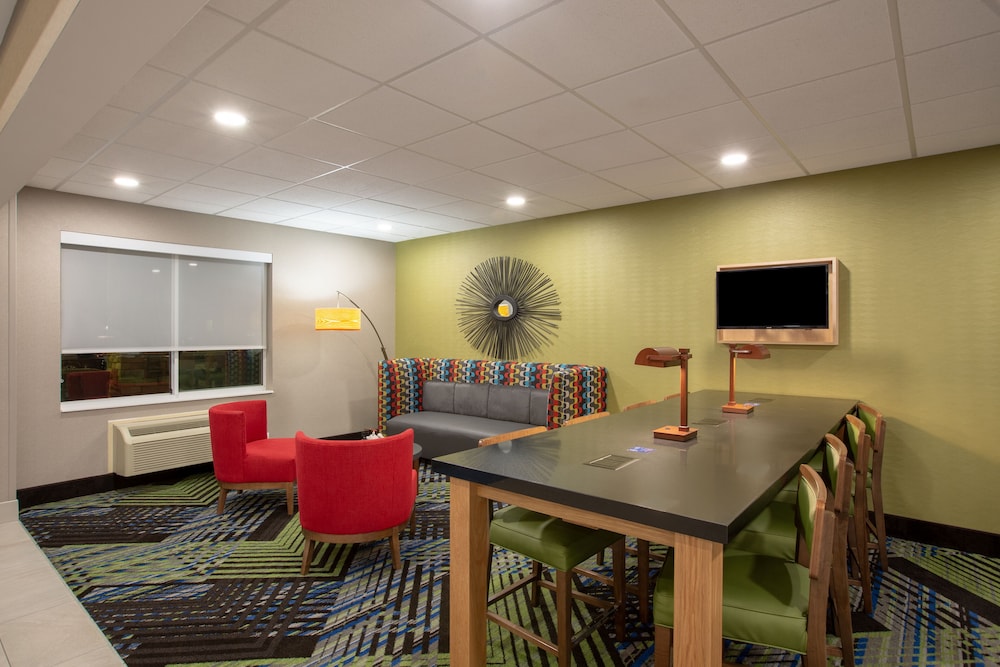 holiday inn express hotel and suites columbus by ihg