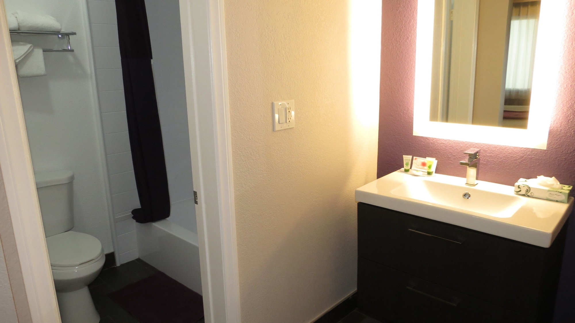hotel iris san diego