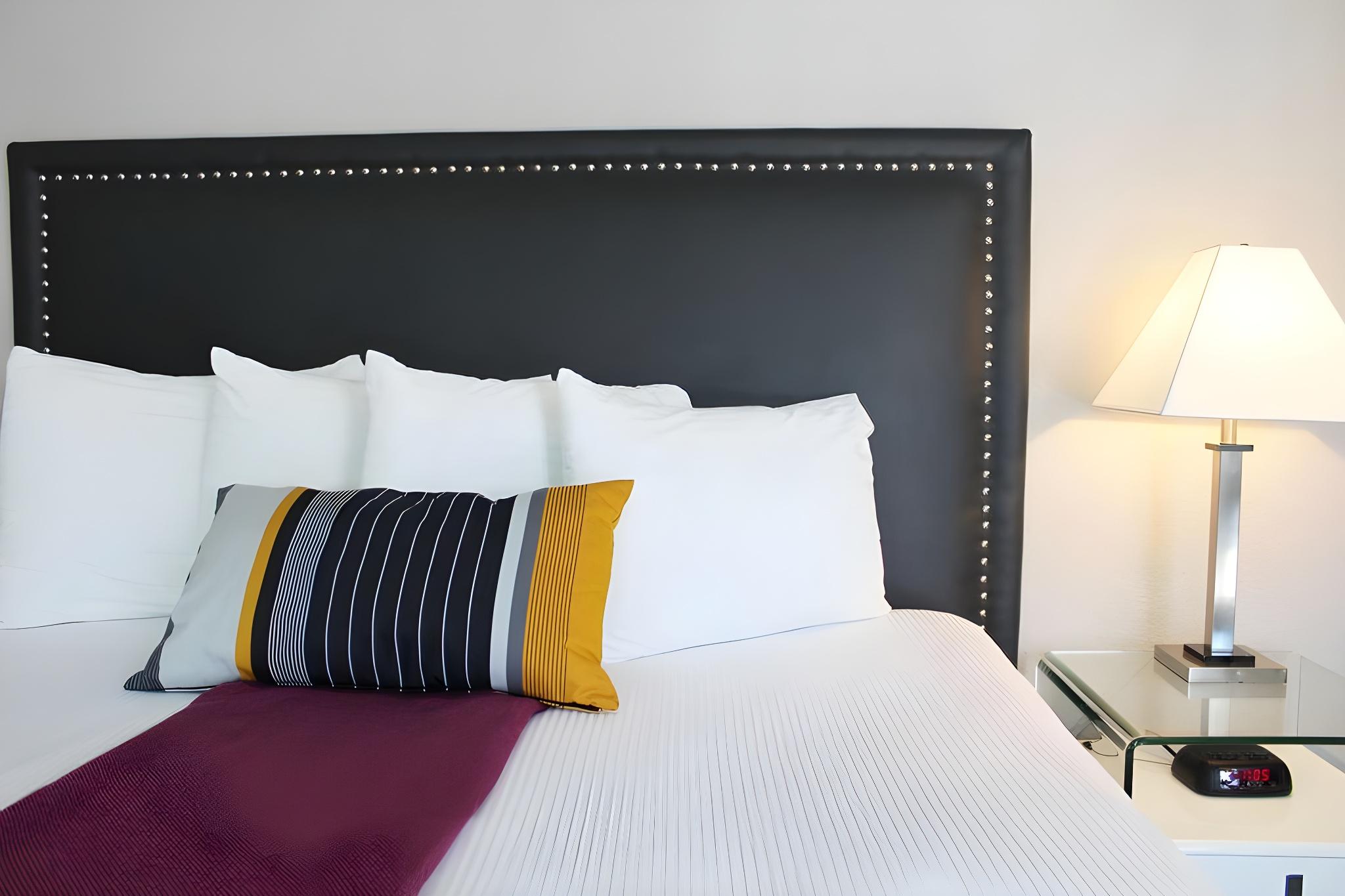 hotel iris san diego