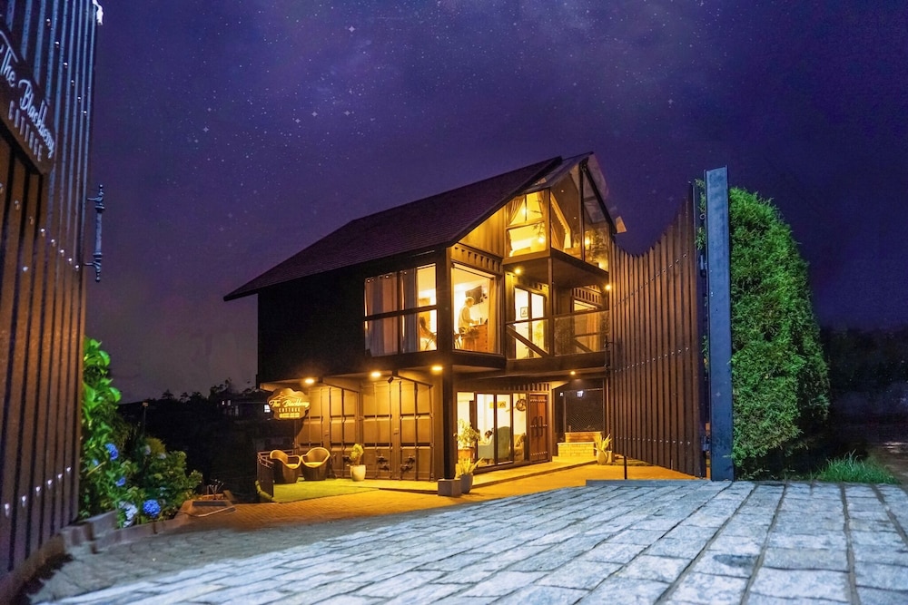 the blackberry cottage