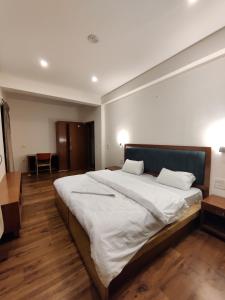 Rock Castle Residency,Sankar,3 star