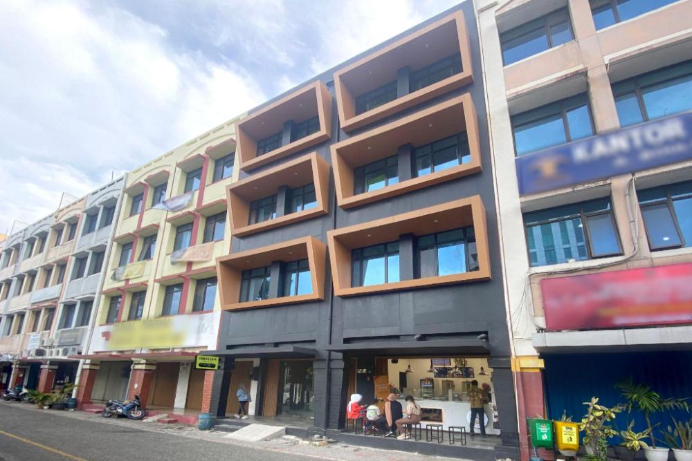 urbanview hotel bizhome artha gading boulevard by reddoorz
