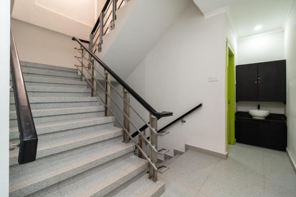 urbanview hotel bizhome artha gading boulevard by reddoorz