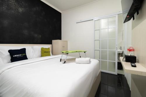 urbanview hotel bizhome artha gading boulevard by reddoorz