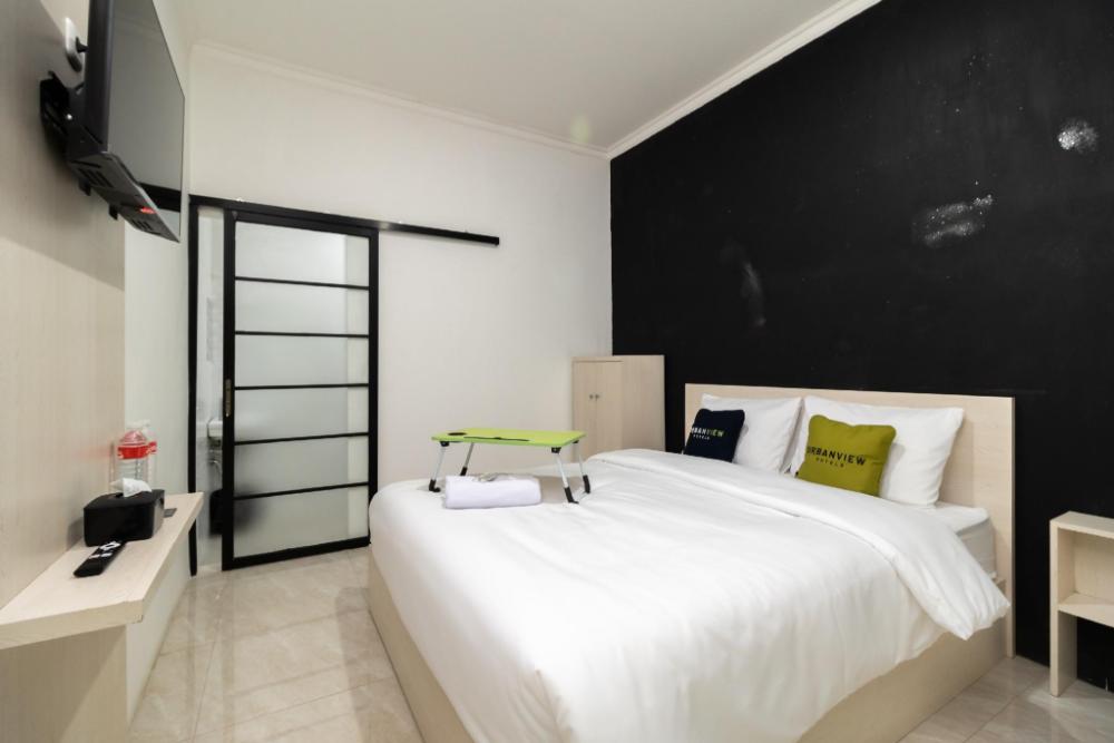 urbanview hotel bizhome artha gading boulevard by reddoorz