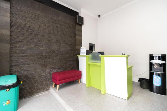urbanview hotel bizhome artha gading boulevard by reddoorz