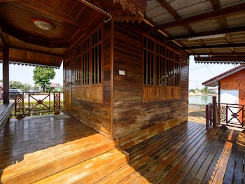 Beung Sampathuan Nakornchaisri Resort,Thailand>>Nakhon Chai Si,2 star