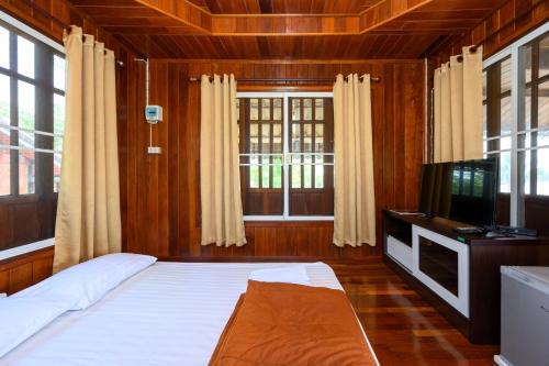 beung sampathuan nakornchaisri resort