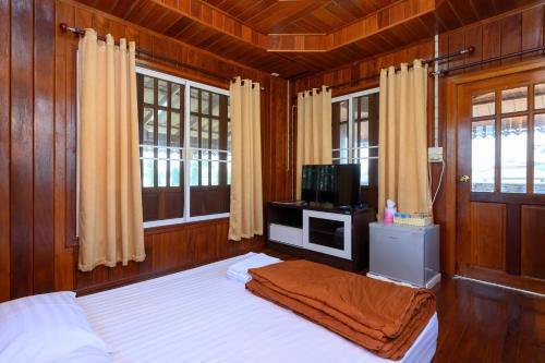 beung sampathuan nakornchaisri resort